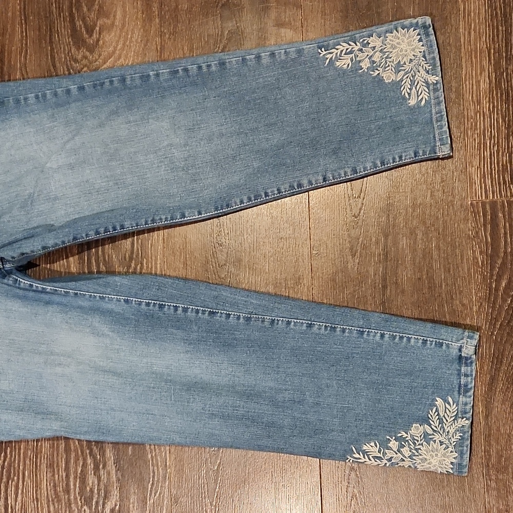 ❤️ TALBOTS HIGH RISE STRAIGHT CROP EMBROIDERED JEANS, 10 (30) - Picture 3 of 7